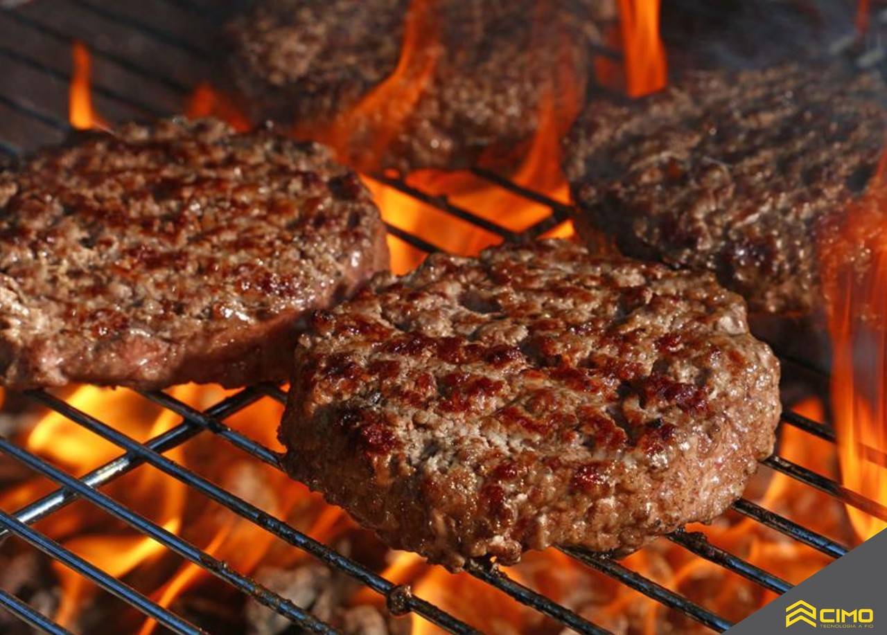 Hambúrguer na brasa: 9 dicas de preparo no churrasco