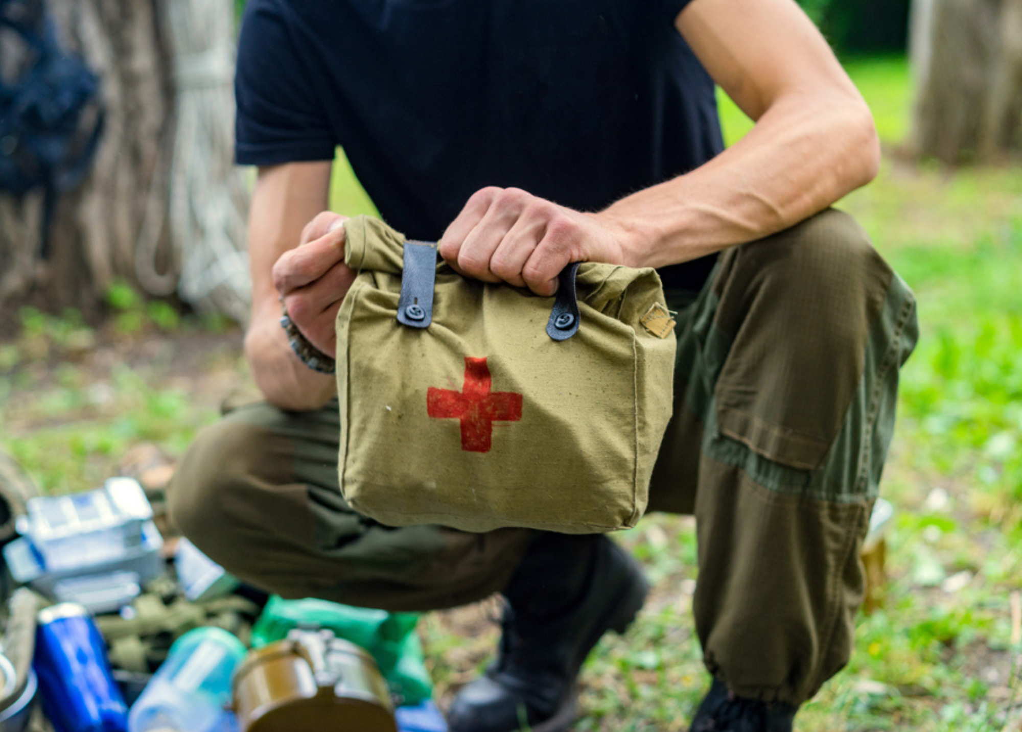 Como prestar primeiros socorros em trilhas e acampamentos?