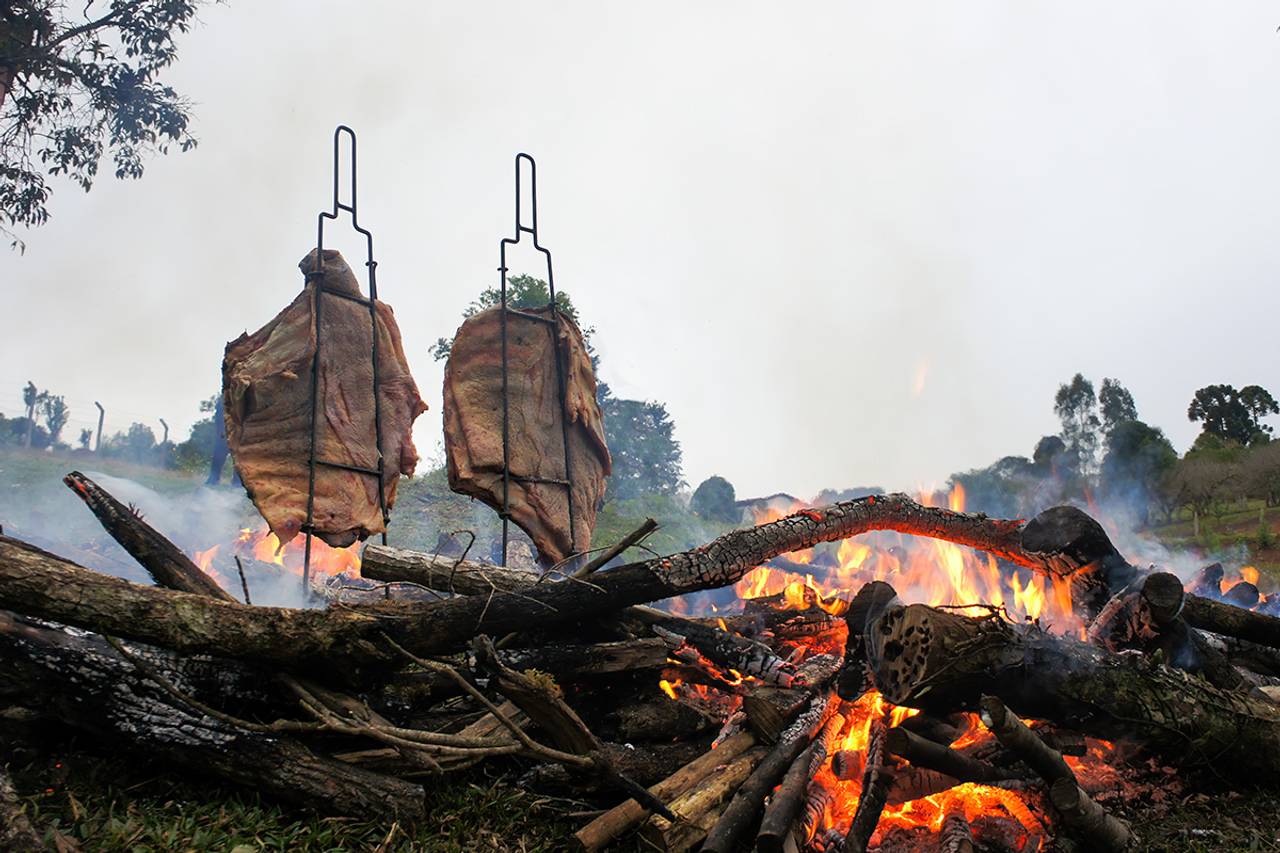 Churrasco de chão: o que é, origem e como fazê-lo